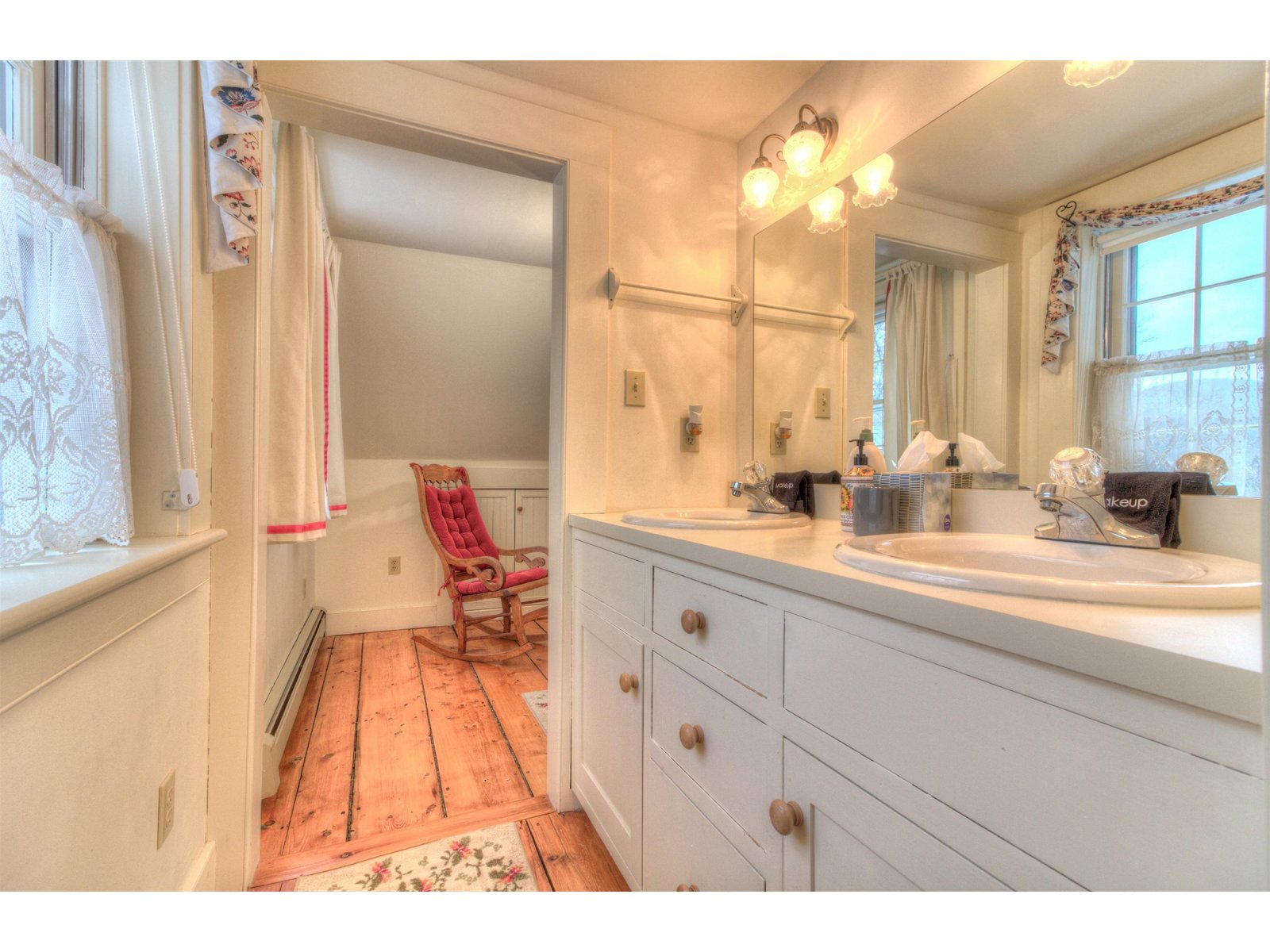 Second Floor on Suite full bath