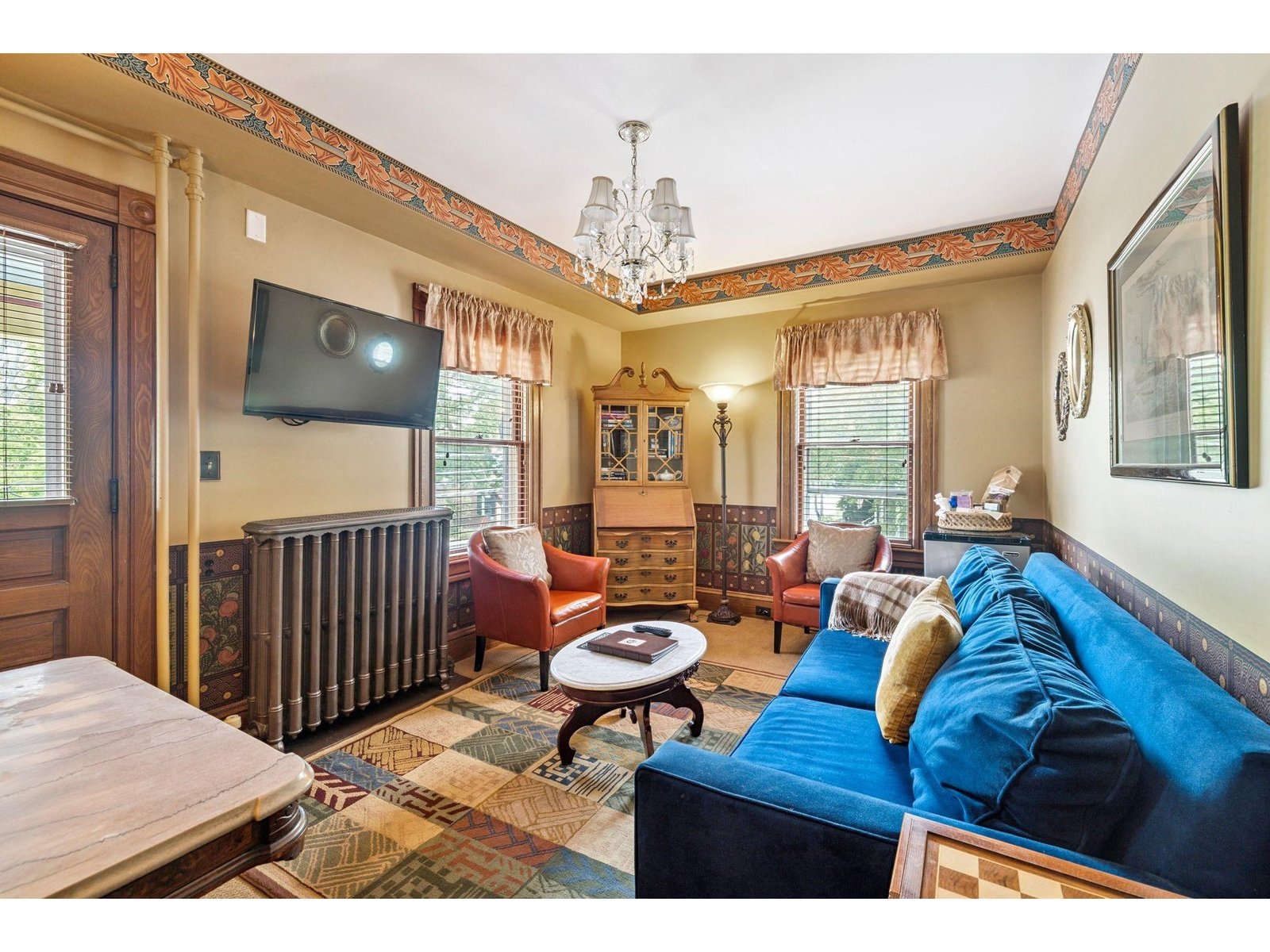 Guest suite with balcony