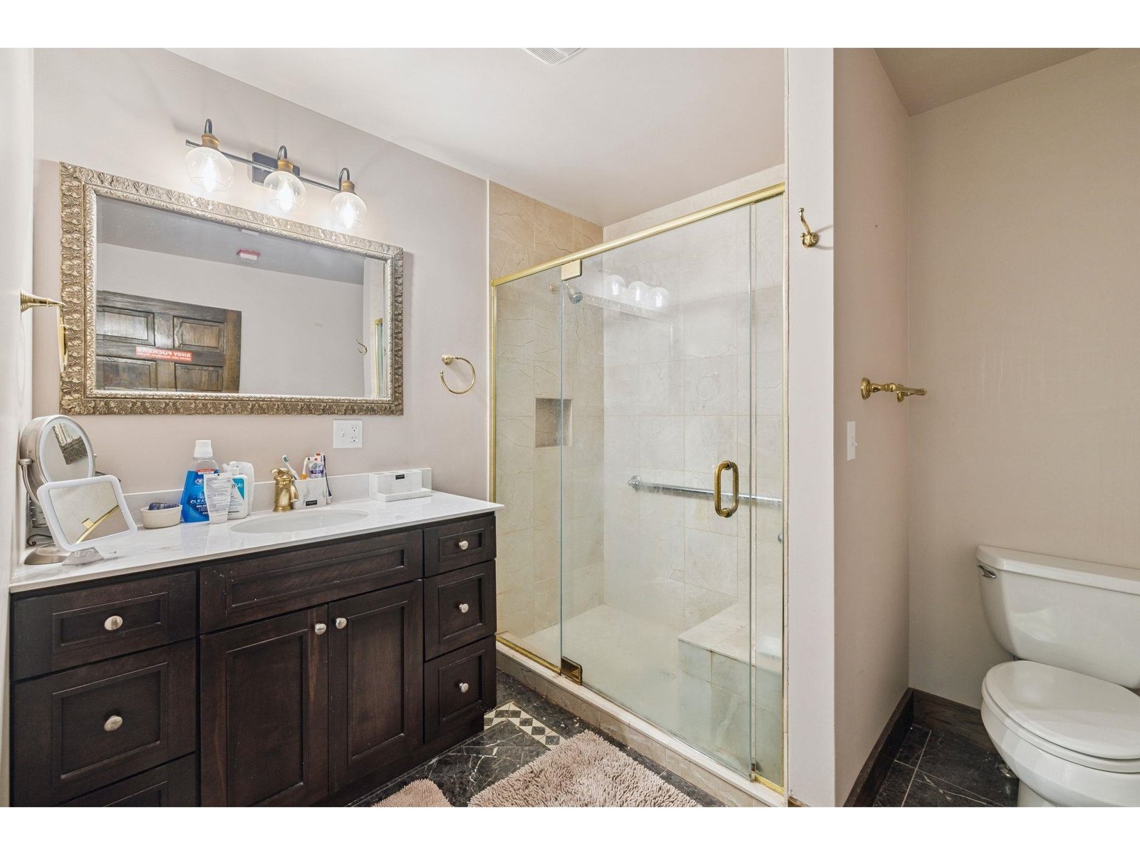 First foor bedroom in owners' quarters with ensuite bathroom