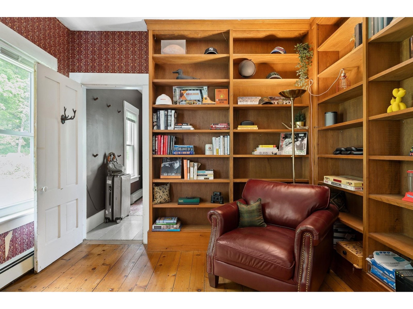 Main level office