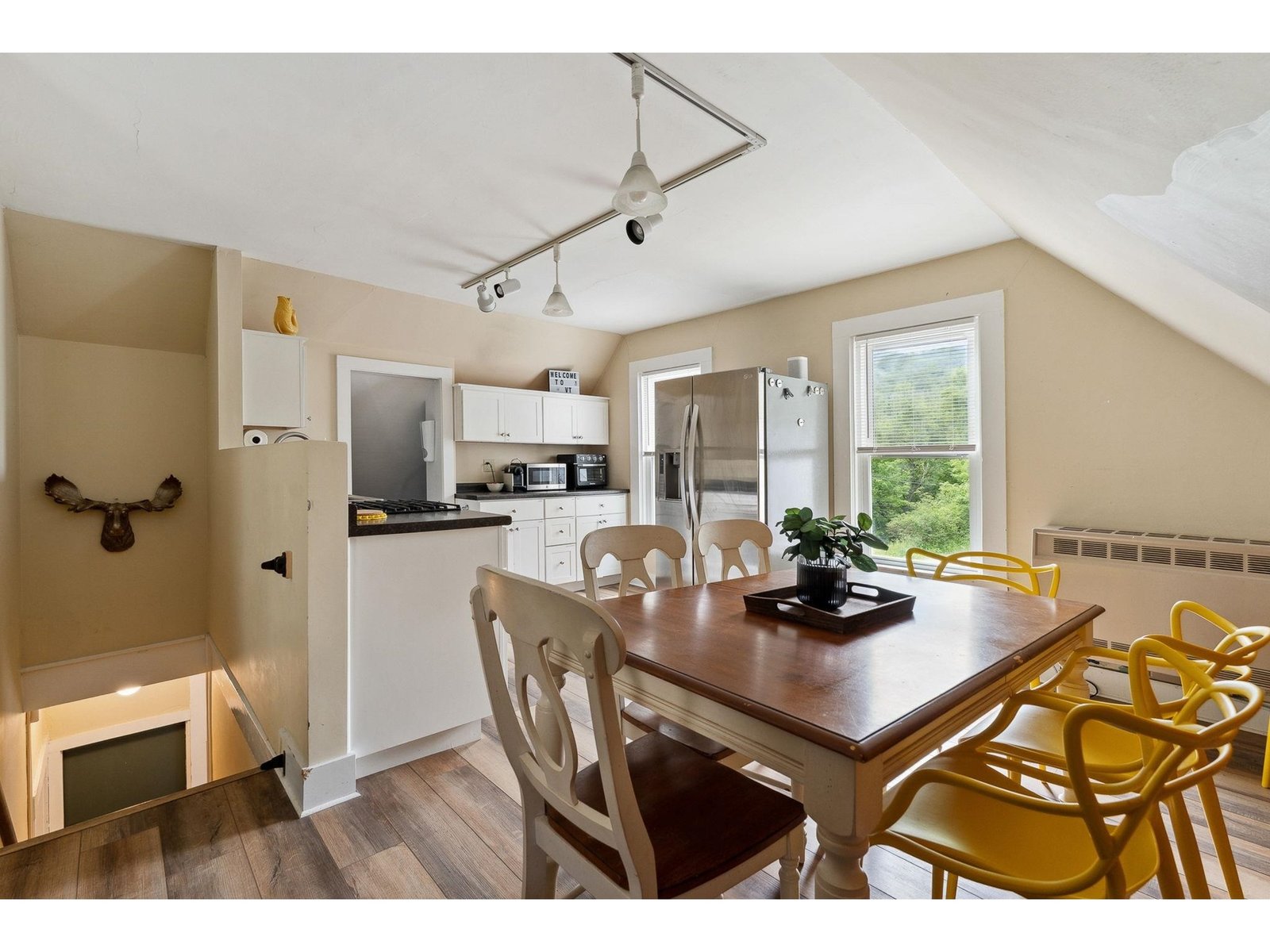 Upper level kitchen & dining