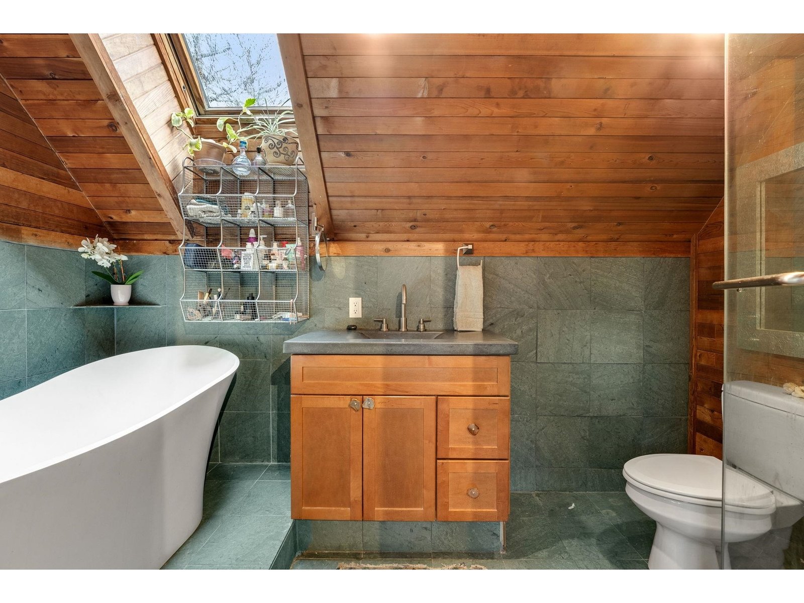 More amazing built-ins increase the functionality of the space