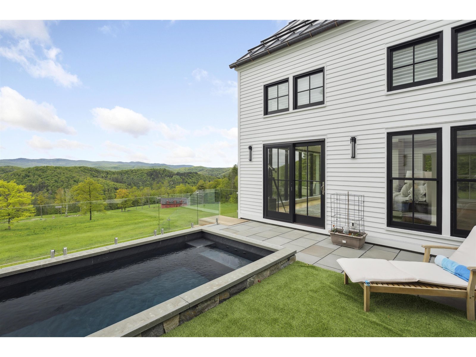 412 Skyland Lane