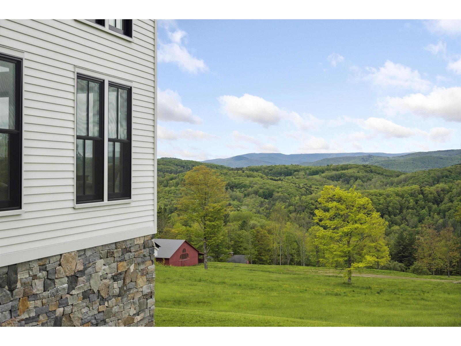 412 Skyland Lane