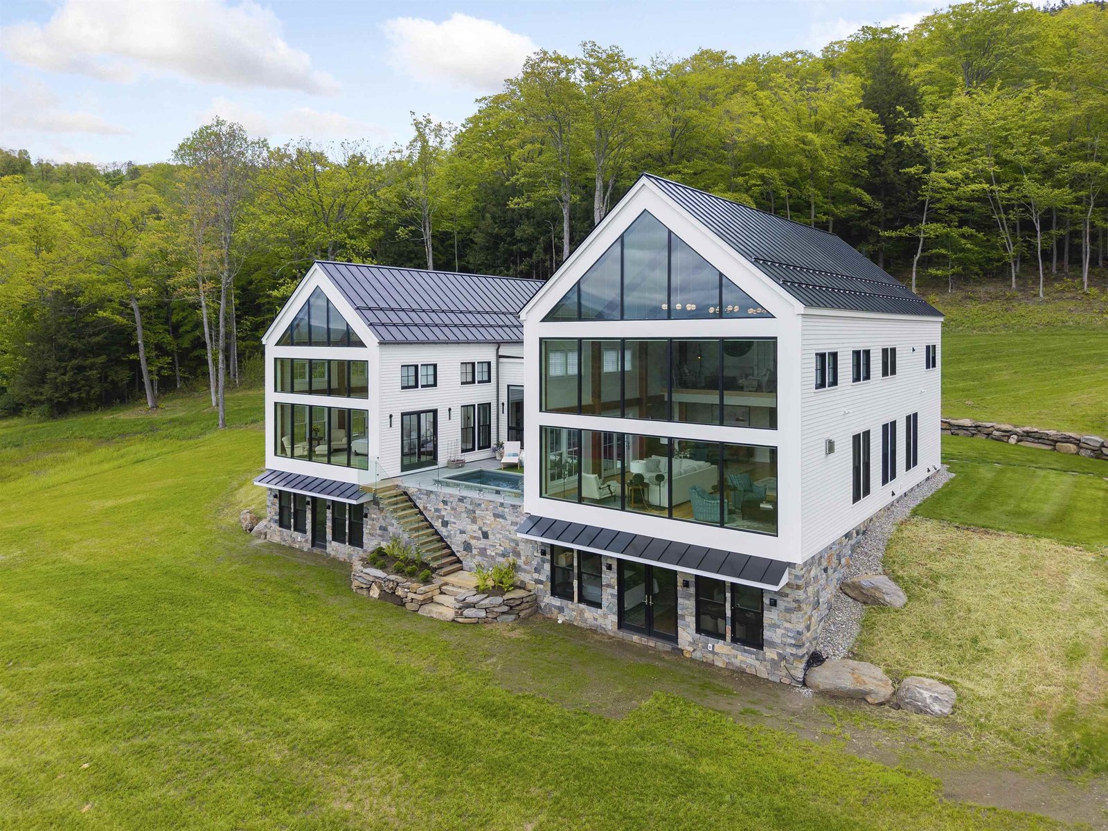 412 Skyland Lane