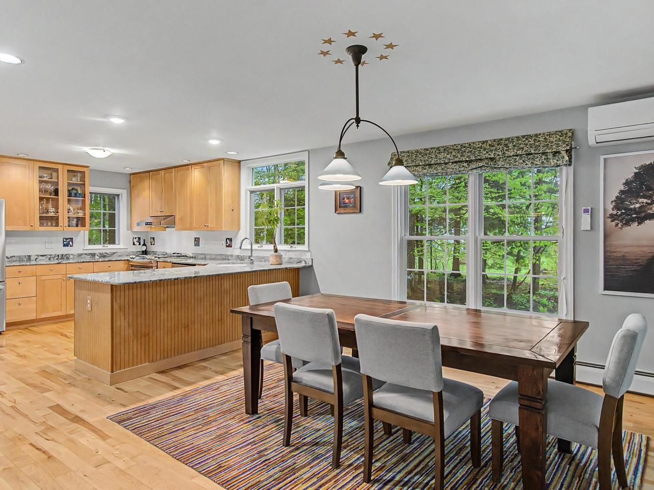 Kitchen/Dining Area