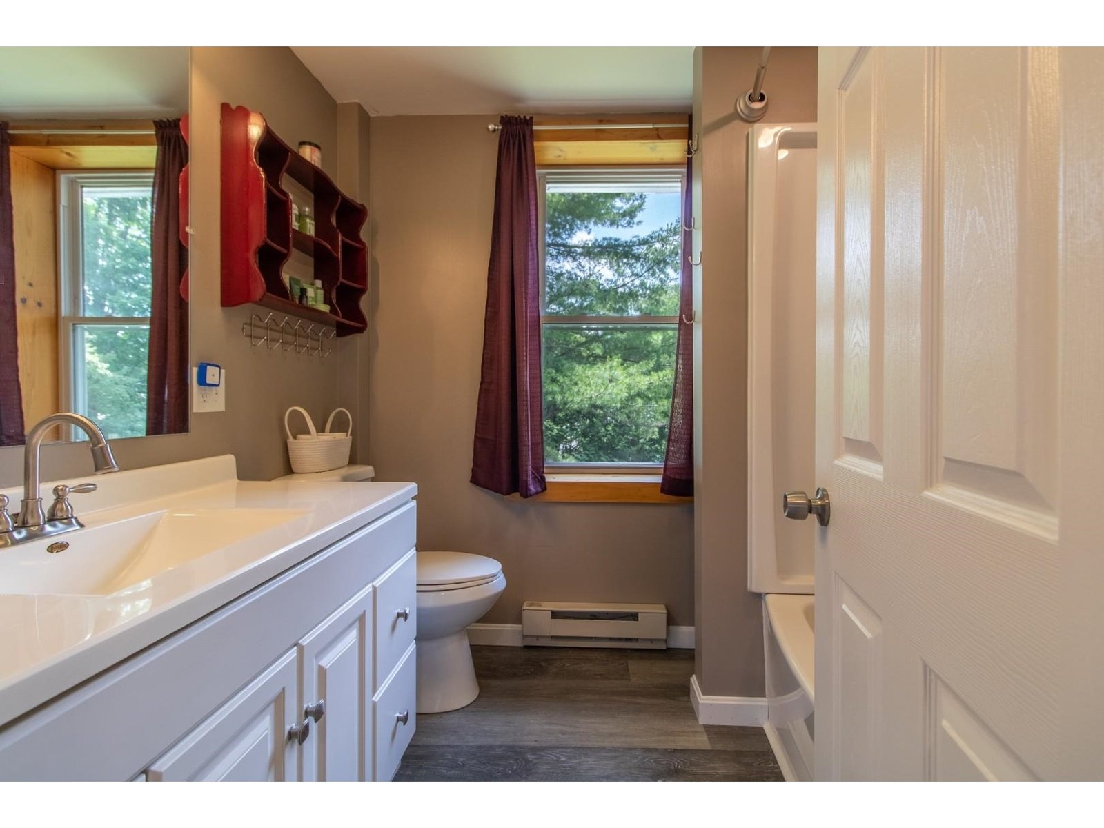 Full bath upstairs