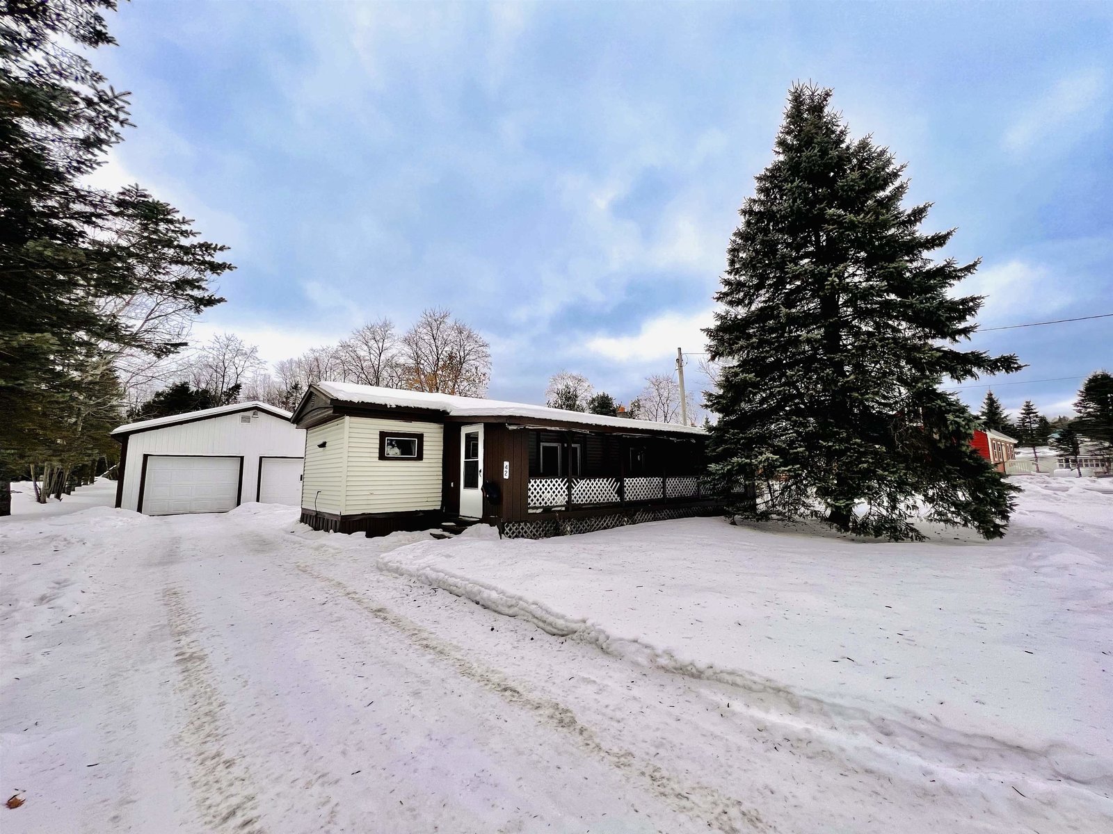 42 Noyes Street, Richford