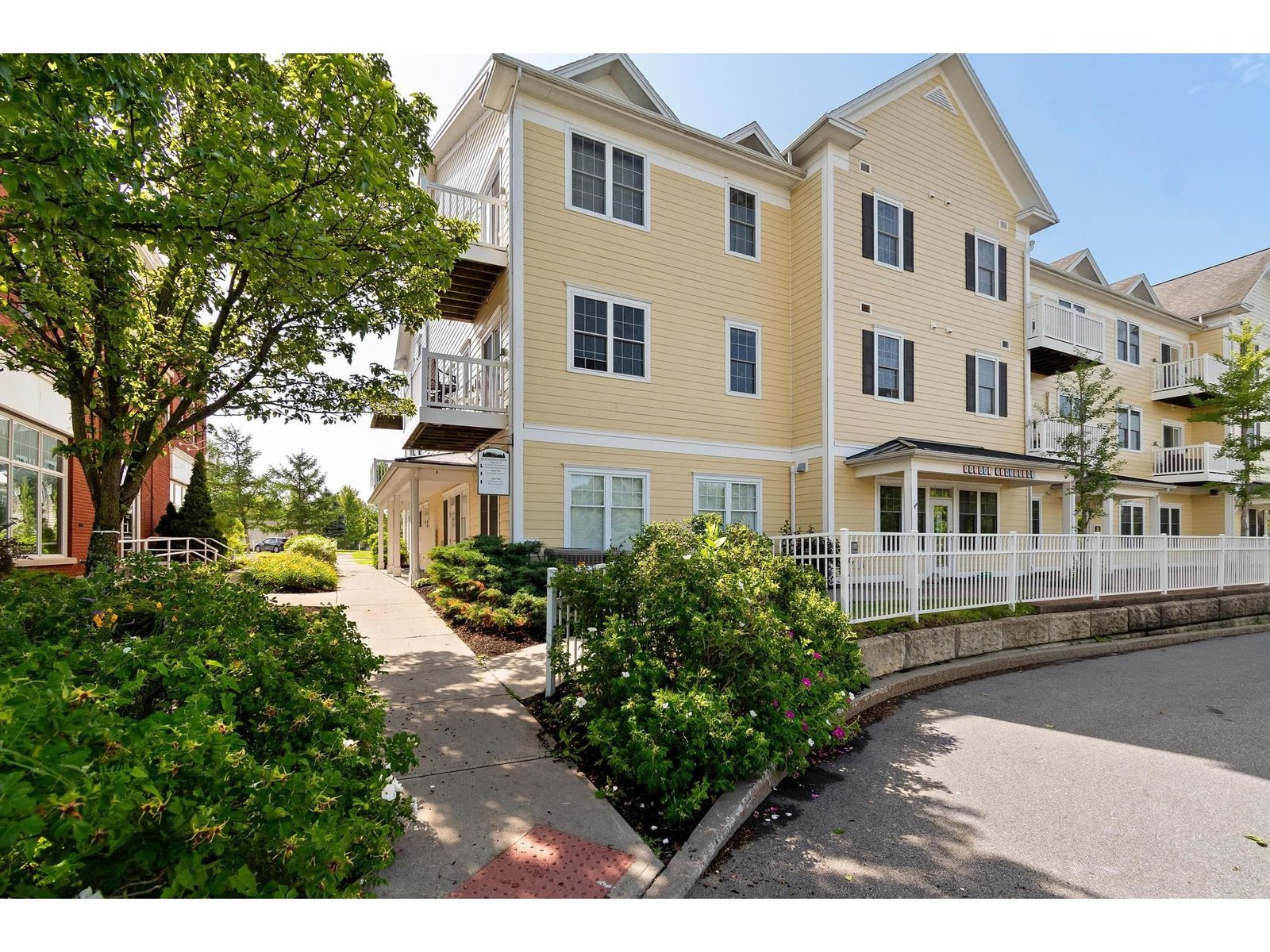 42 Severance Green, Unit 207