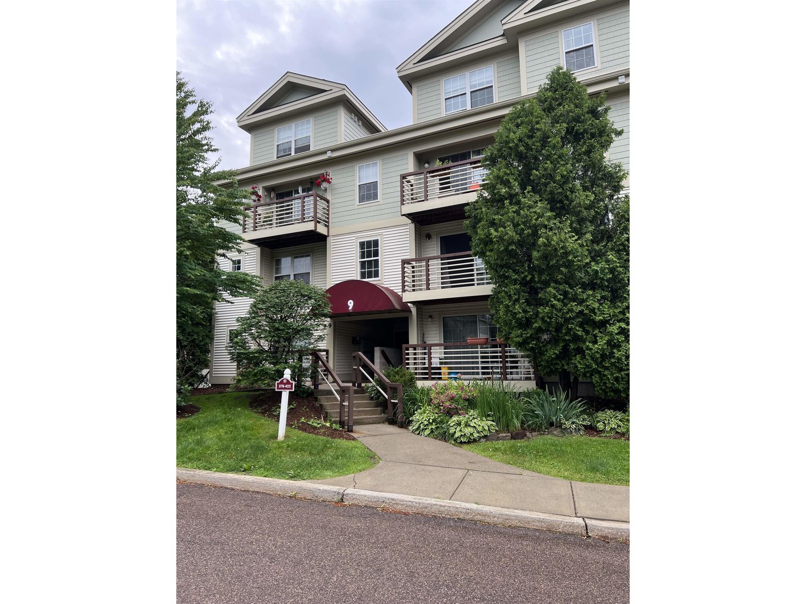 422 Hildred Drive, Burlington