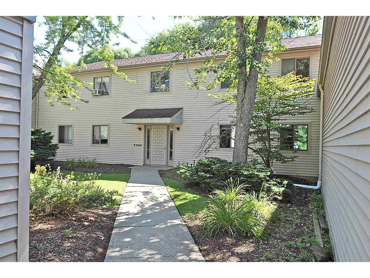 425 Locust Hill Road, Unit 425