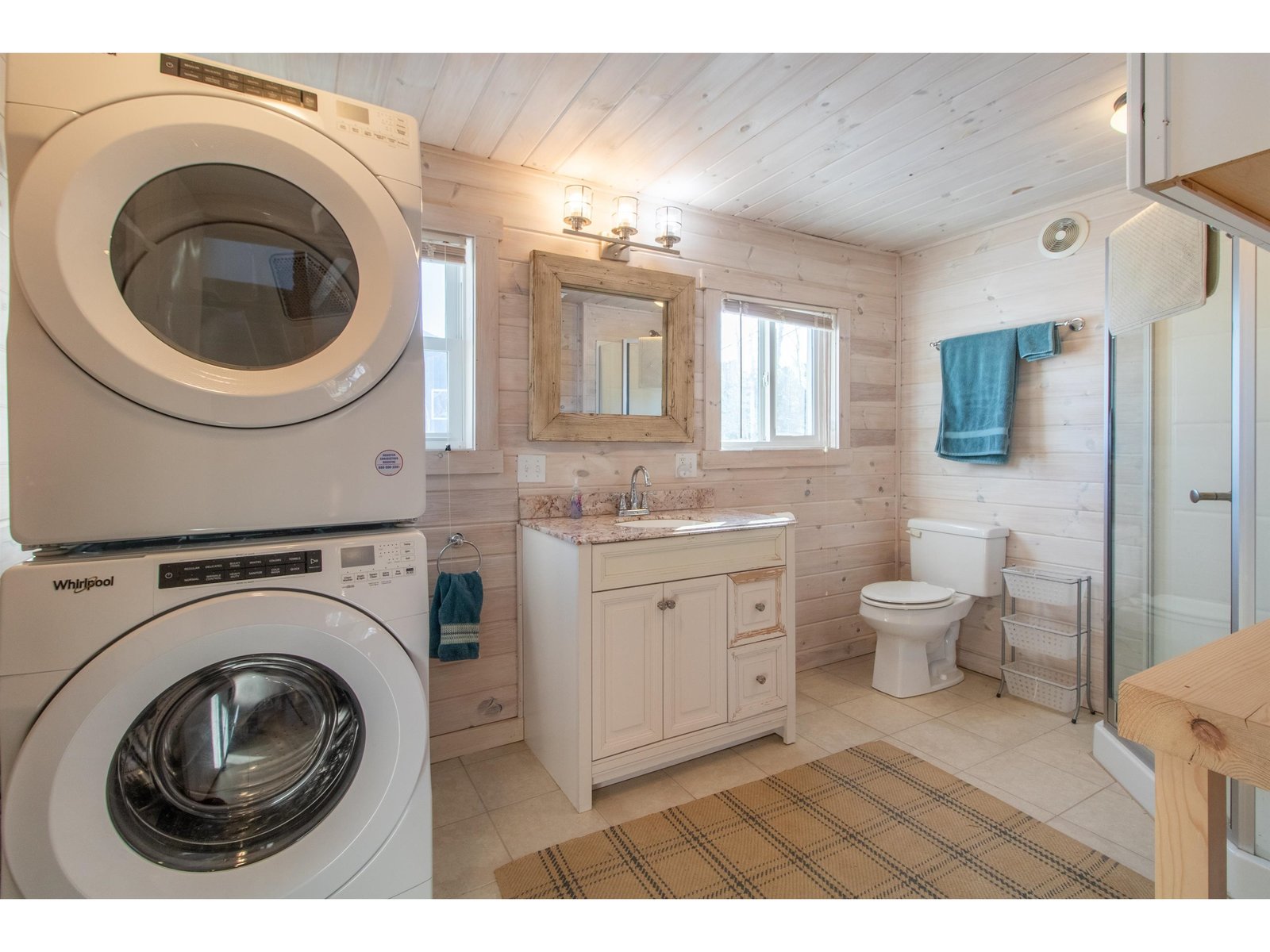 1st floor bath/laundry