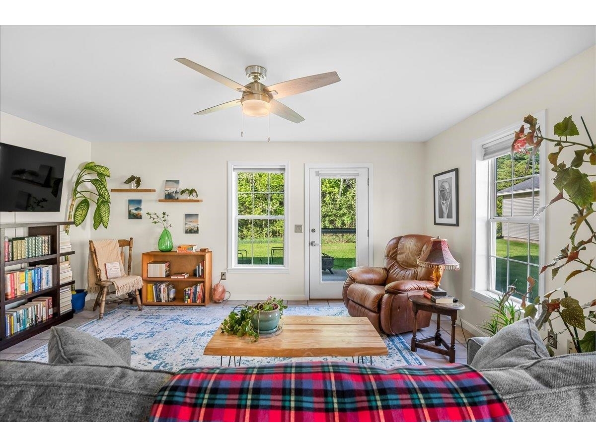 43 Colonial Road, Unit 101