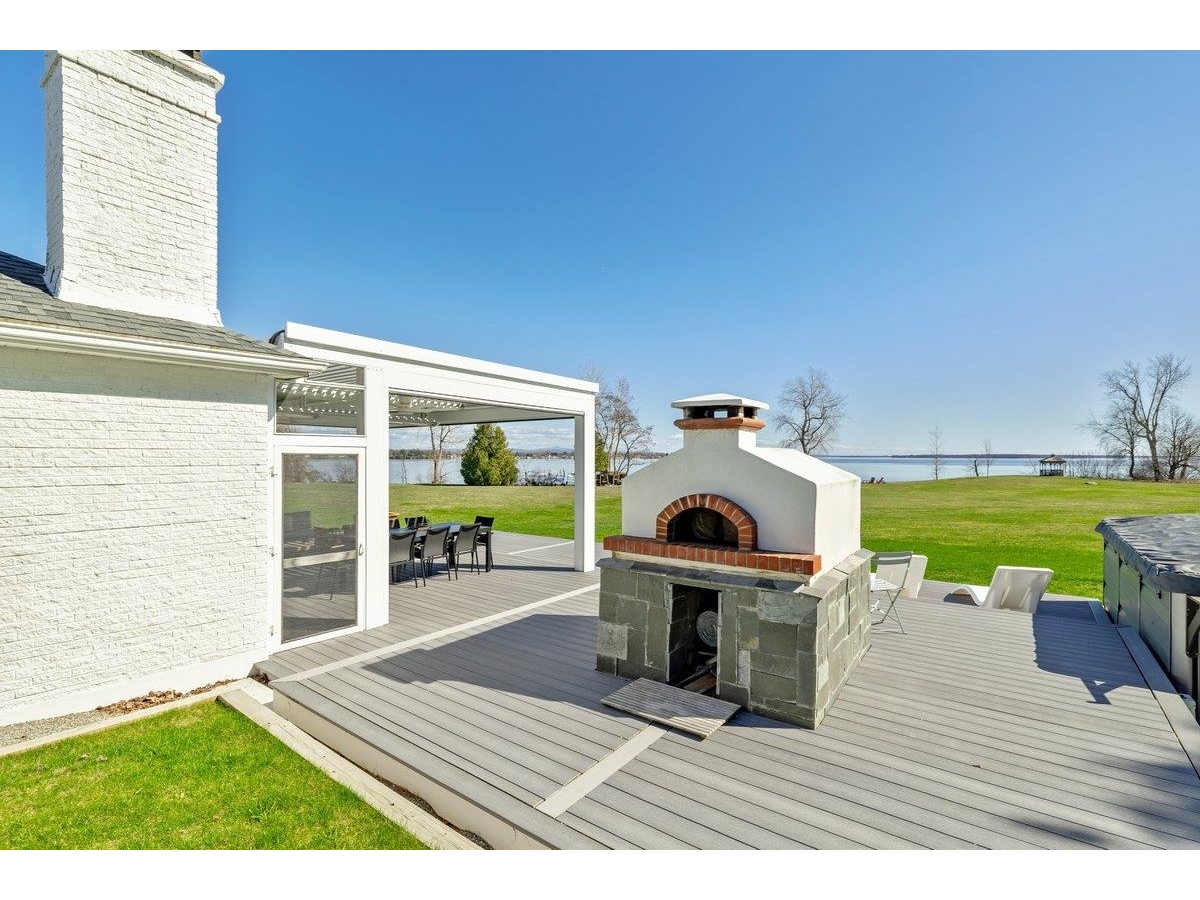 431 McGregor Point