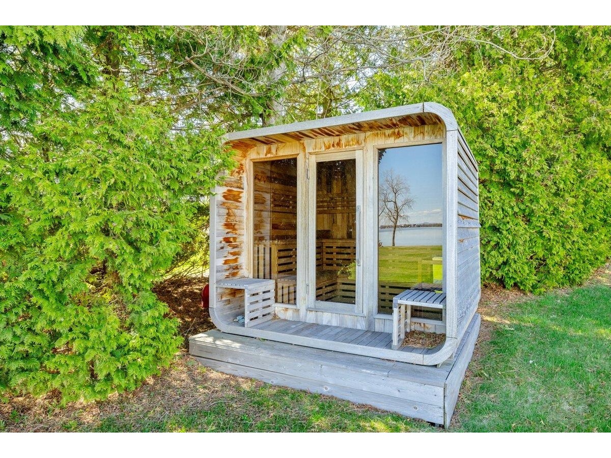 431 McGregor Point