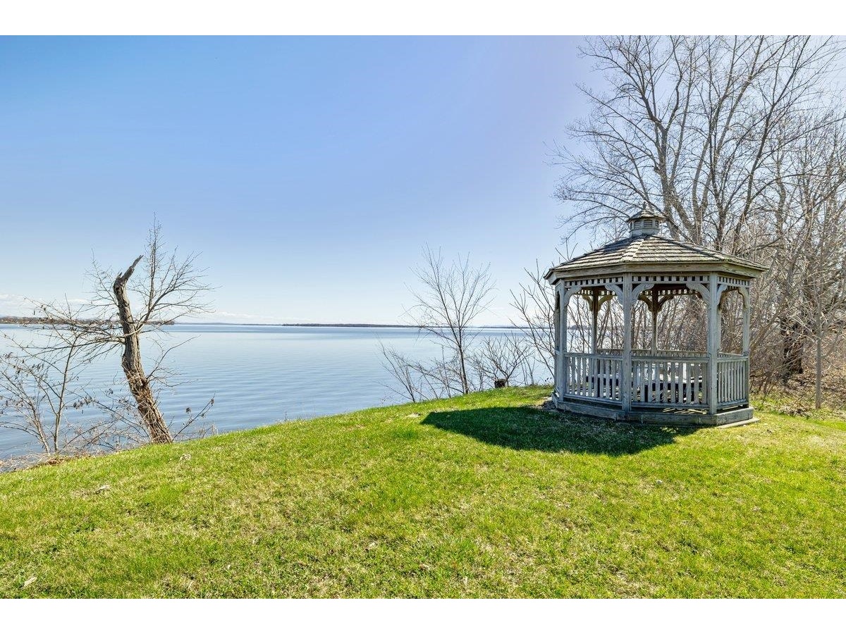 431 McGregor Point