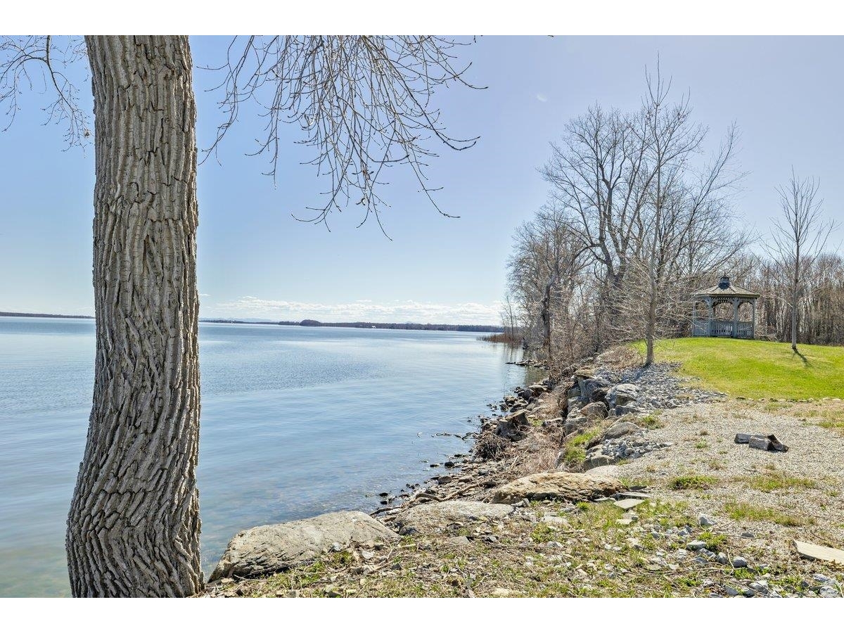 431 McGregor Point