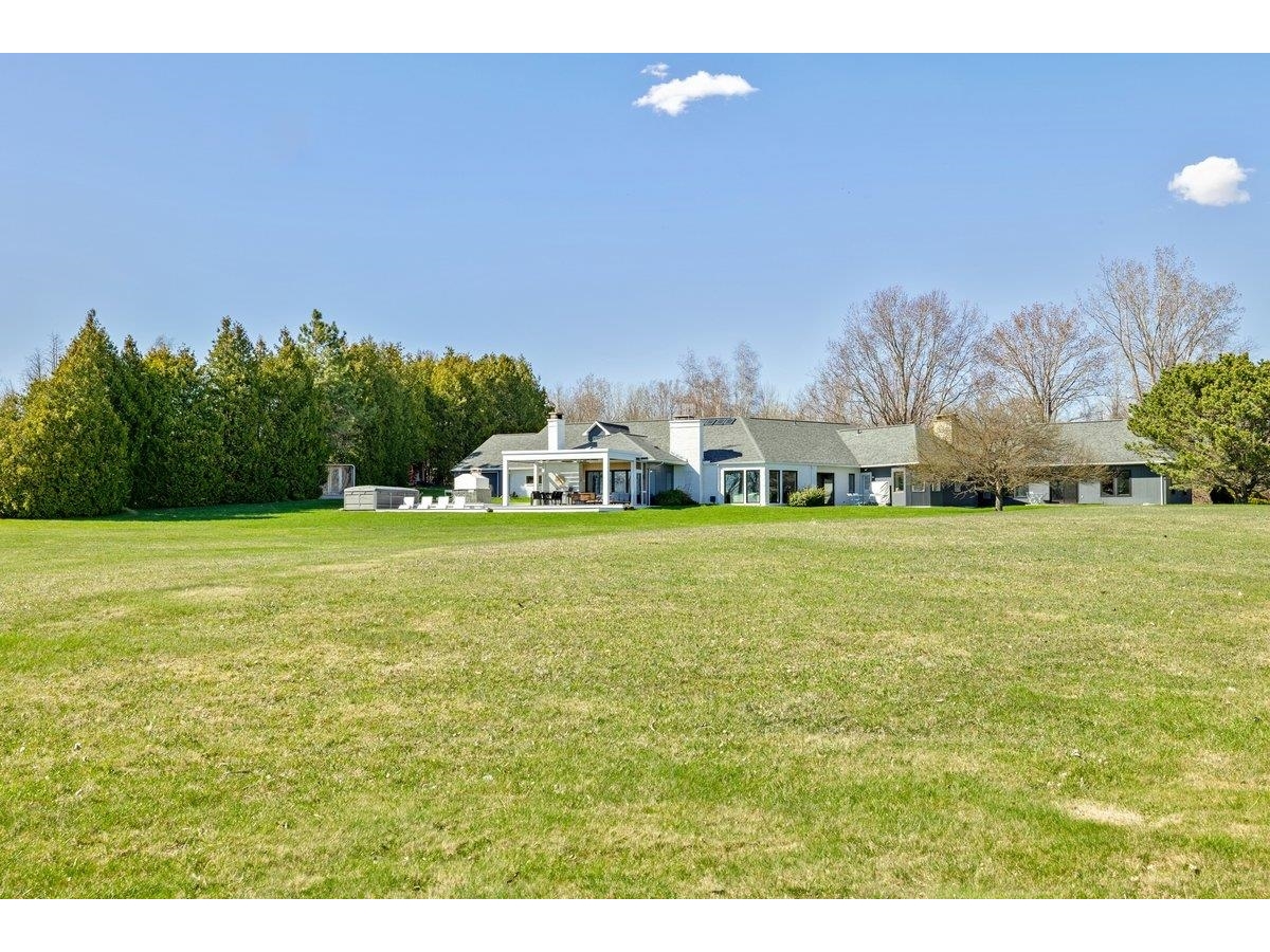431 McGregor Point