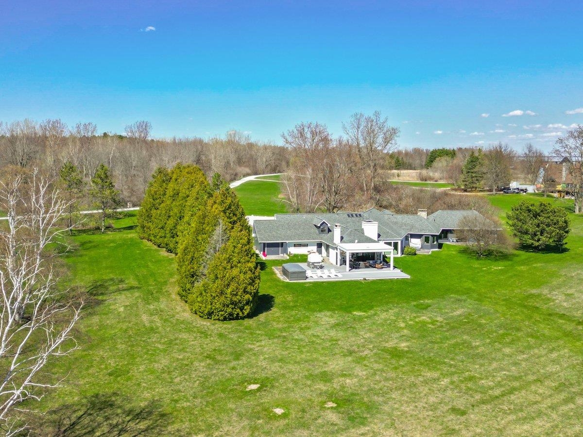431 McGregor Point
