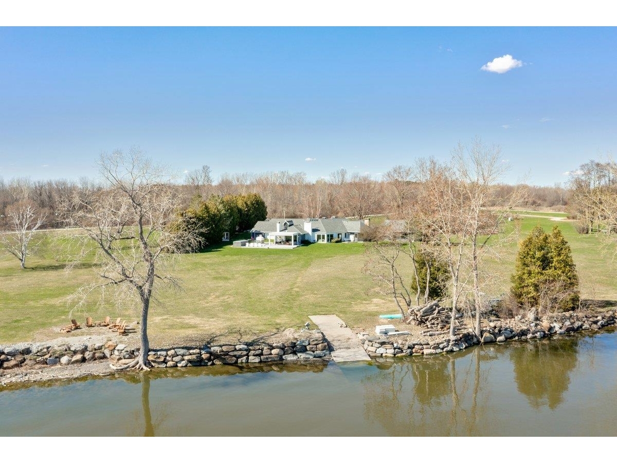 431 McGregor Point