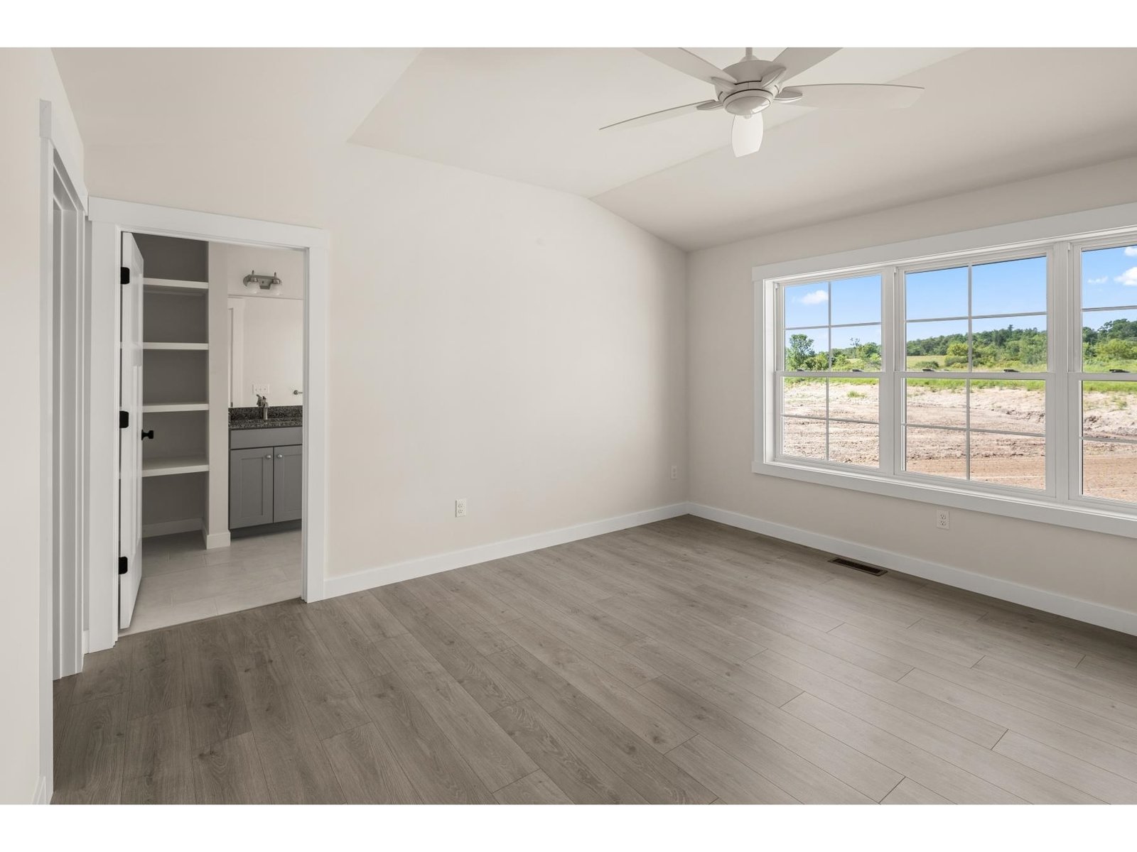 435 Commodore Drive, Unit 19