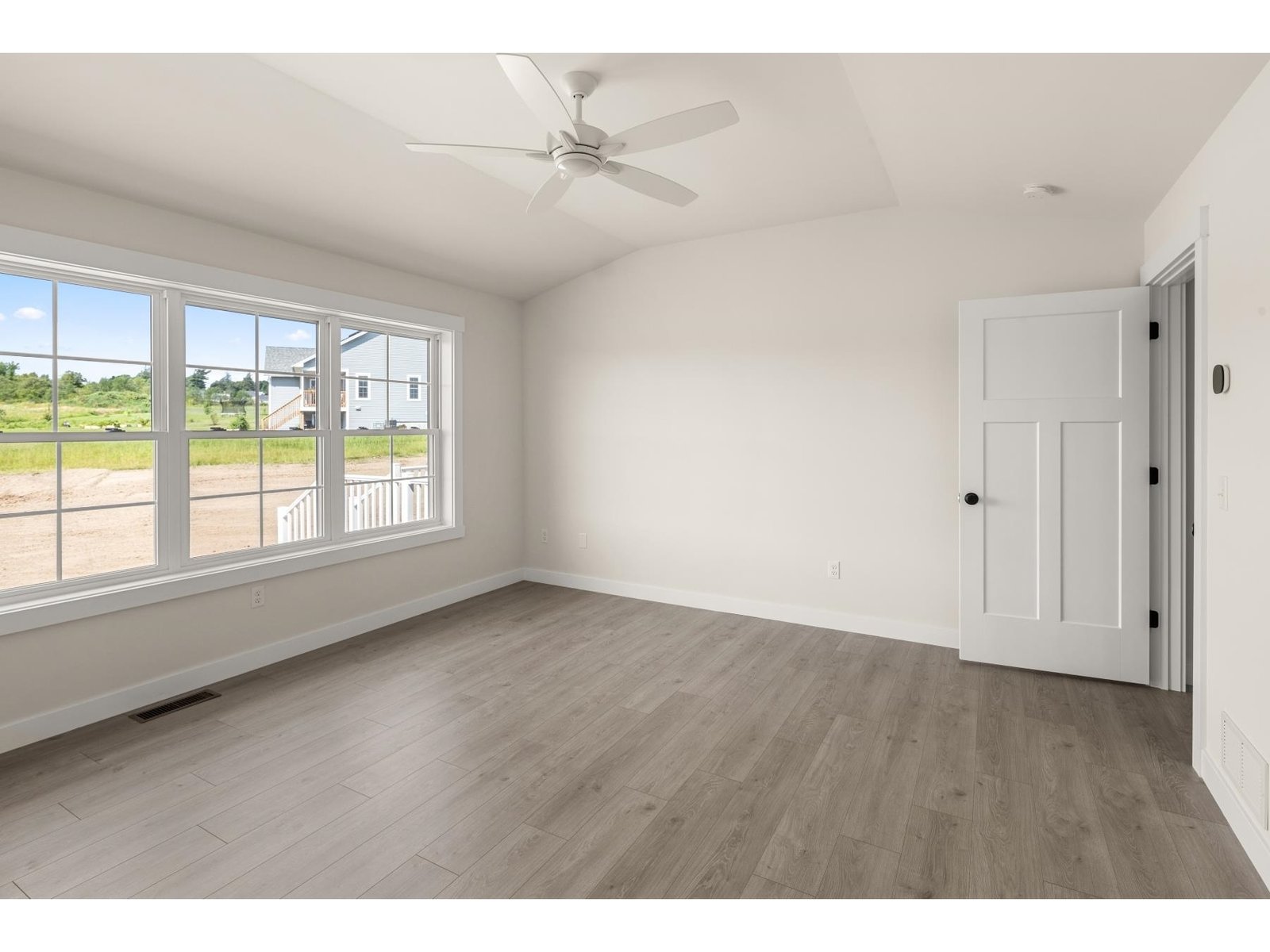 435 Commodore Drive, Unit 19