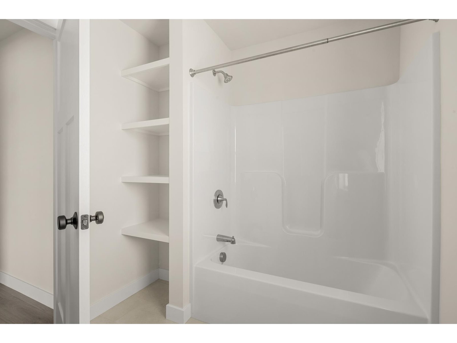 435 Commodore Drive, Unit 19