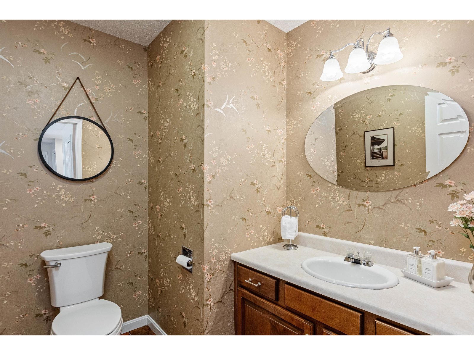 1/2 Bathroom