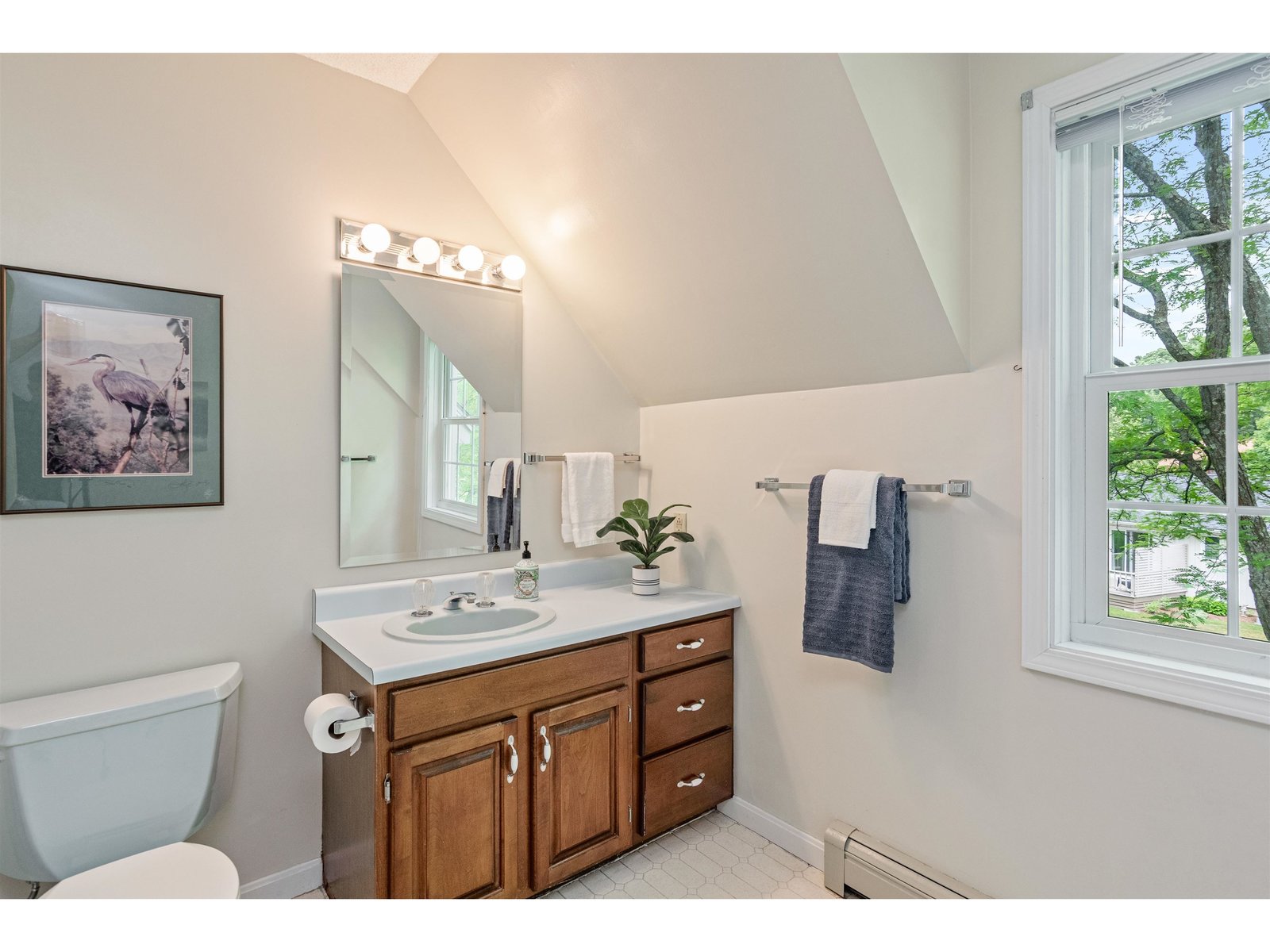 Second Floor: Full Bathroom