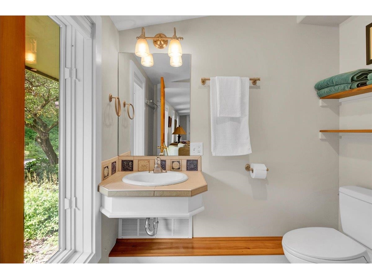 Apt Bathroom