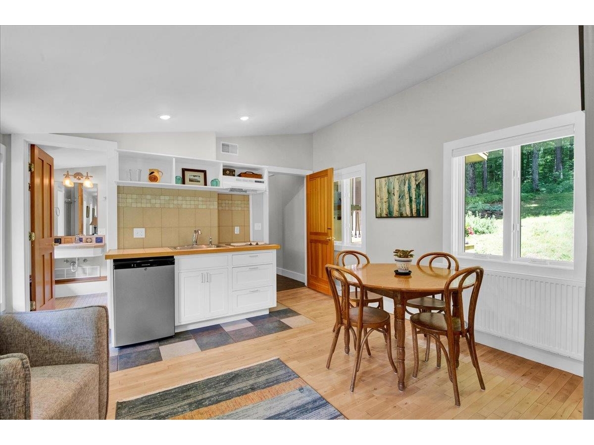 Eat-In Kitchen