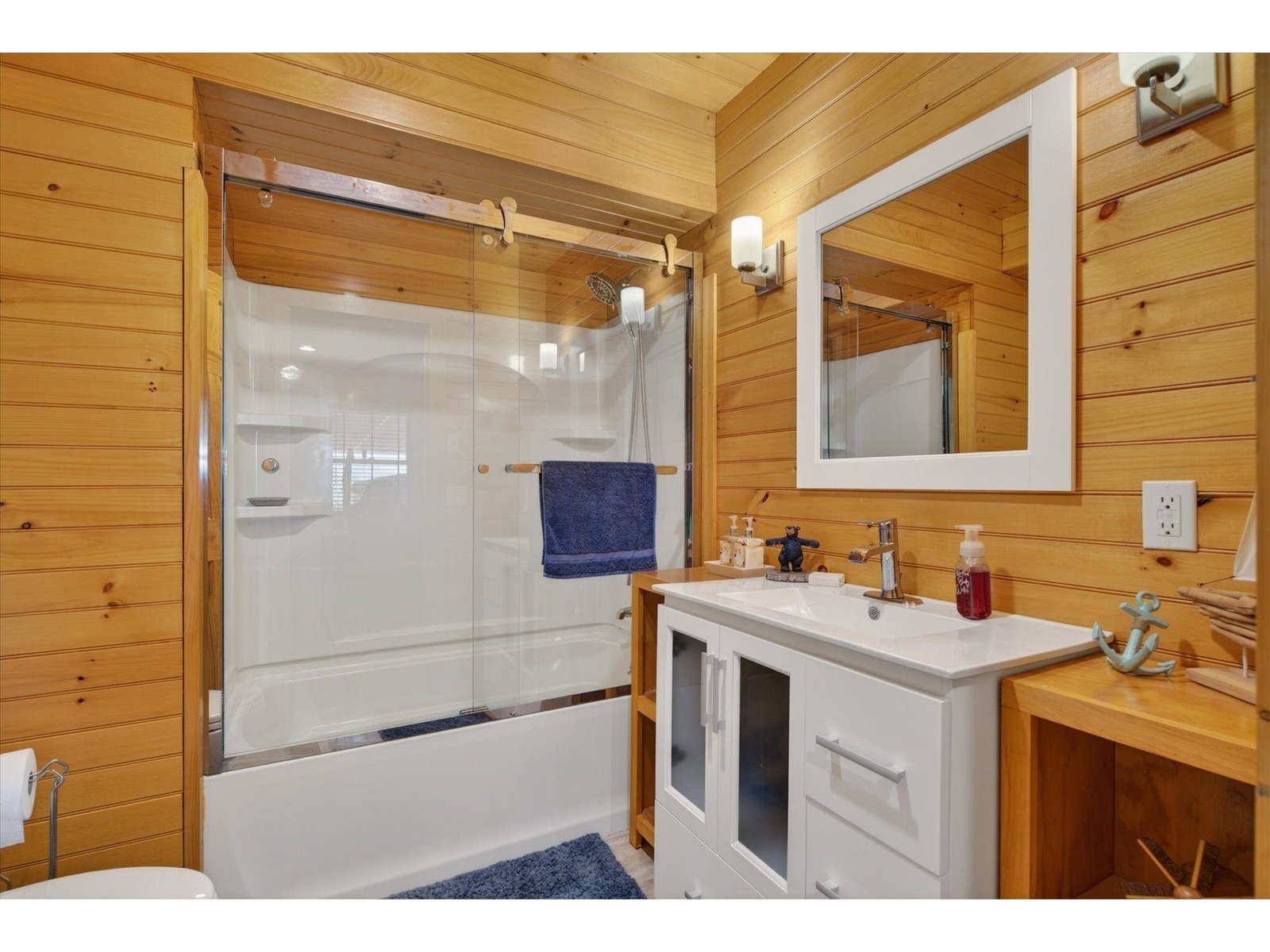 Lower Level Full Bath