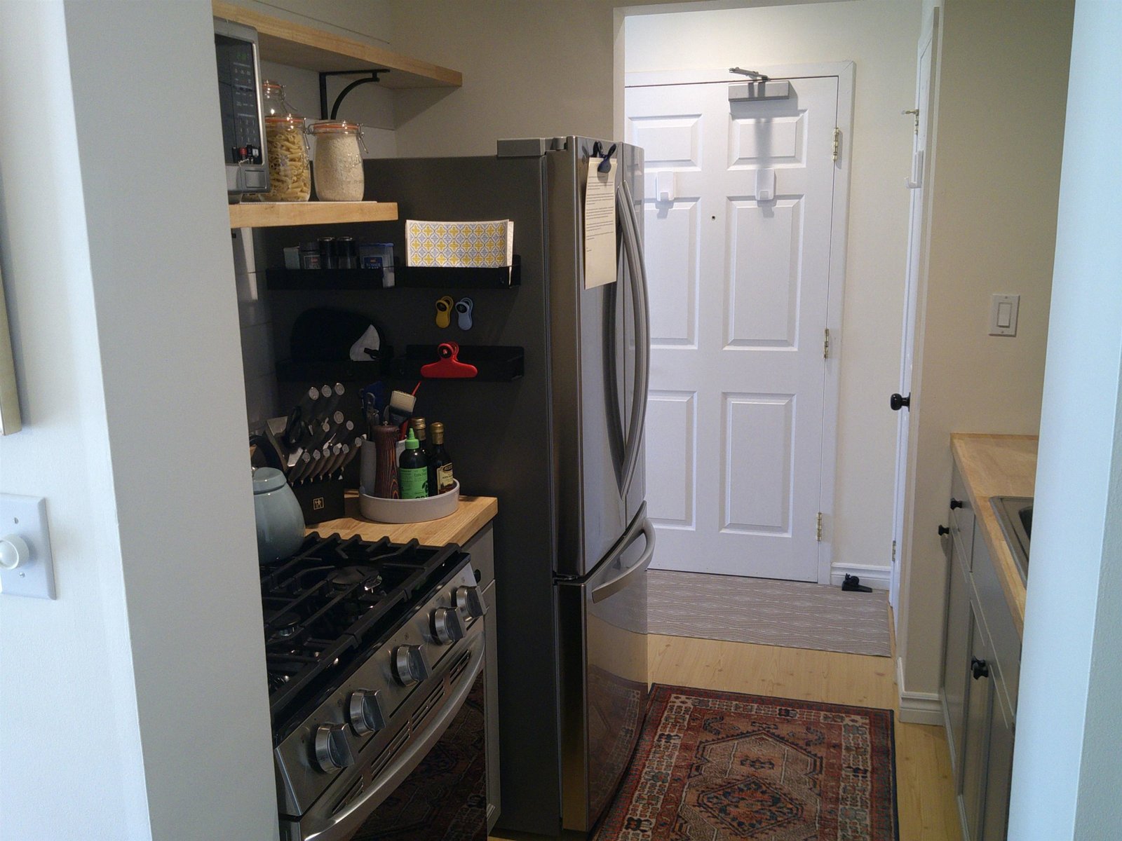 Kitchen with gas stowe