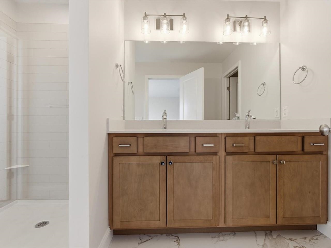 Dual Vanity Bath with Tile