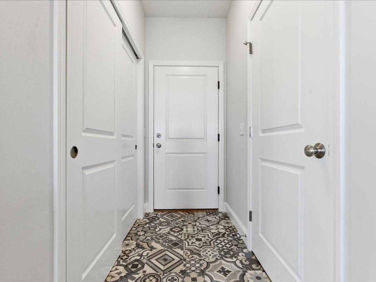 Owner's Entry & Walk-in Pantry