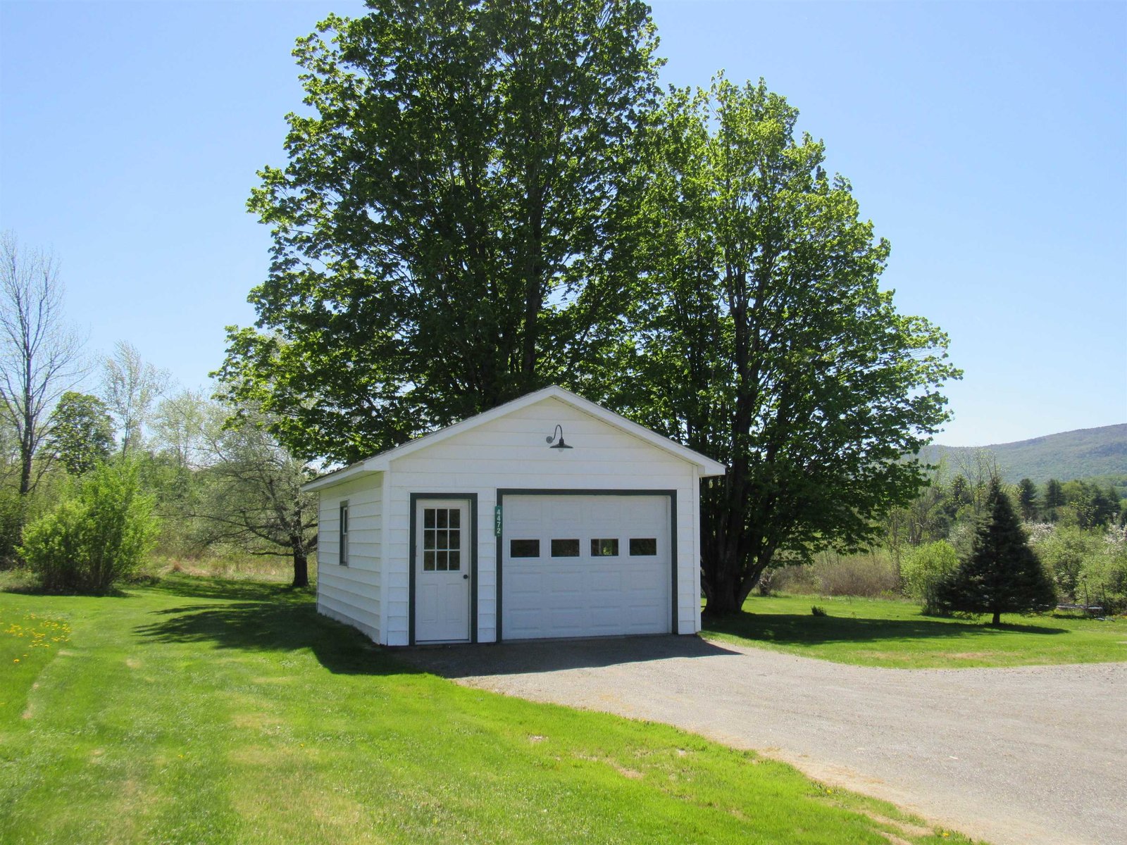 Large Parking Area, Garage w/ Auto Opener