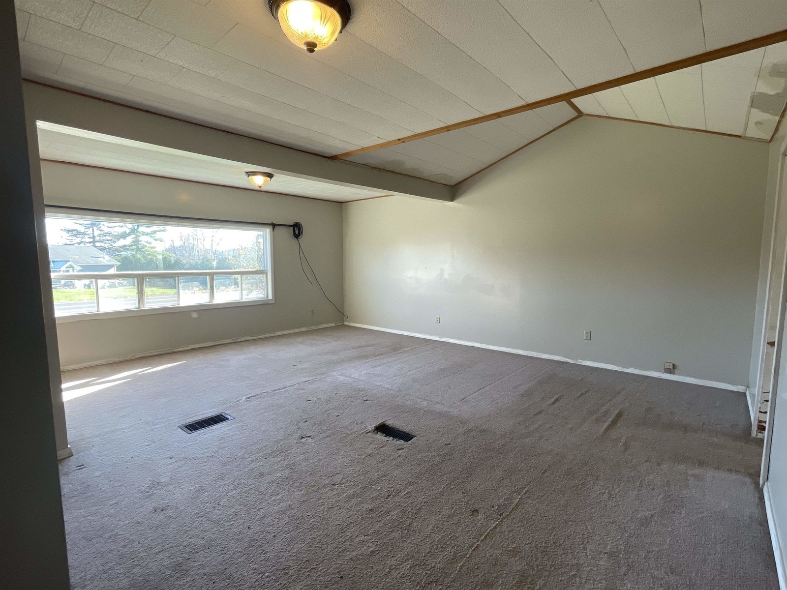 primary BR w/ full bath