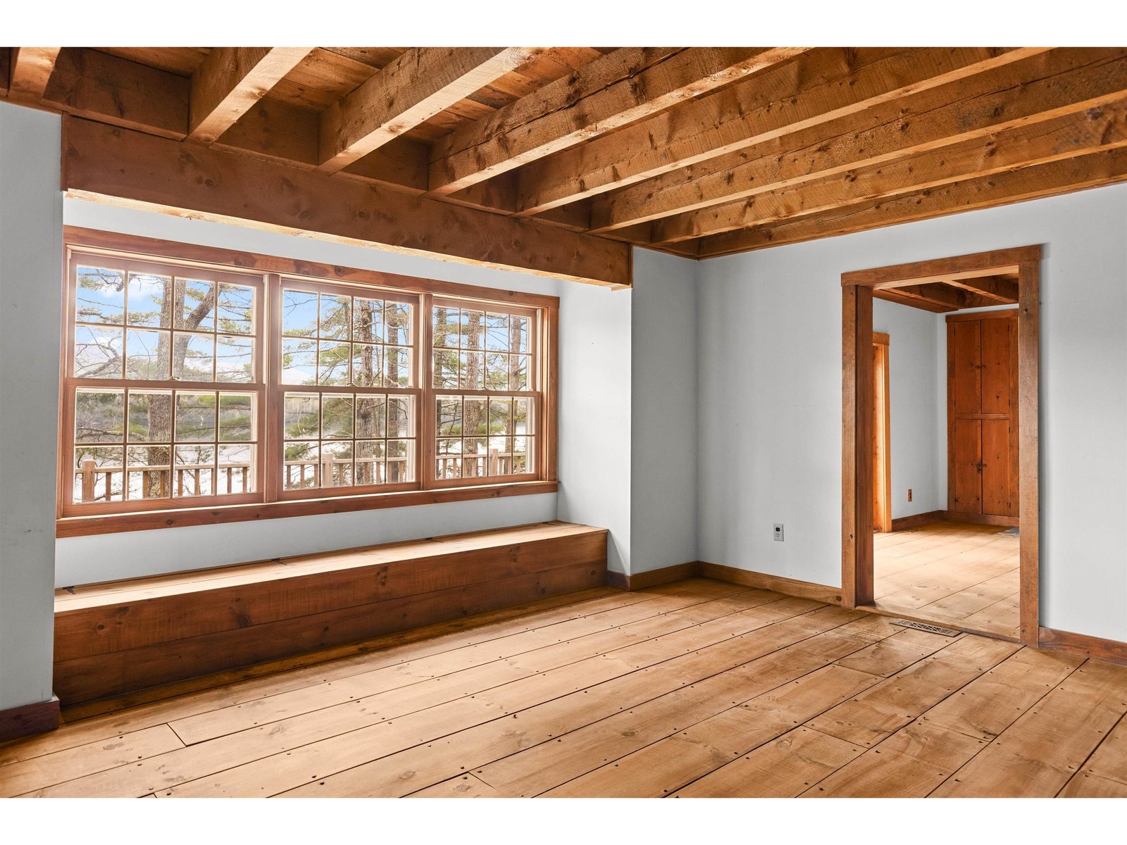 Living room with WINDOWS