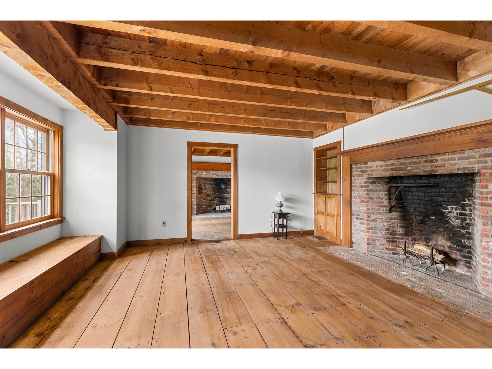 Living room unfurnished