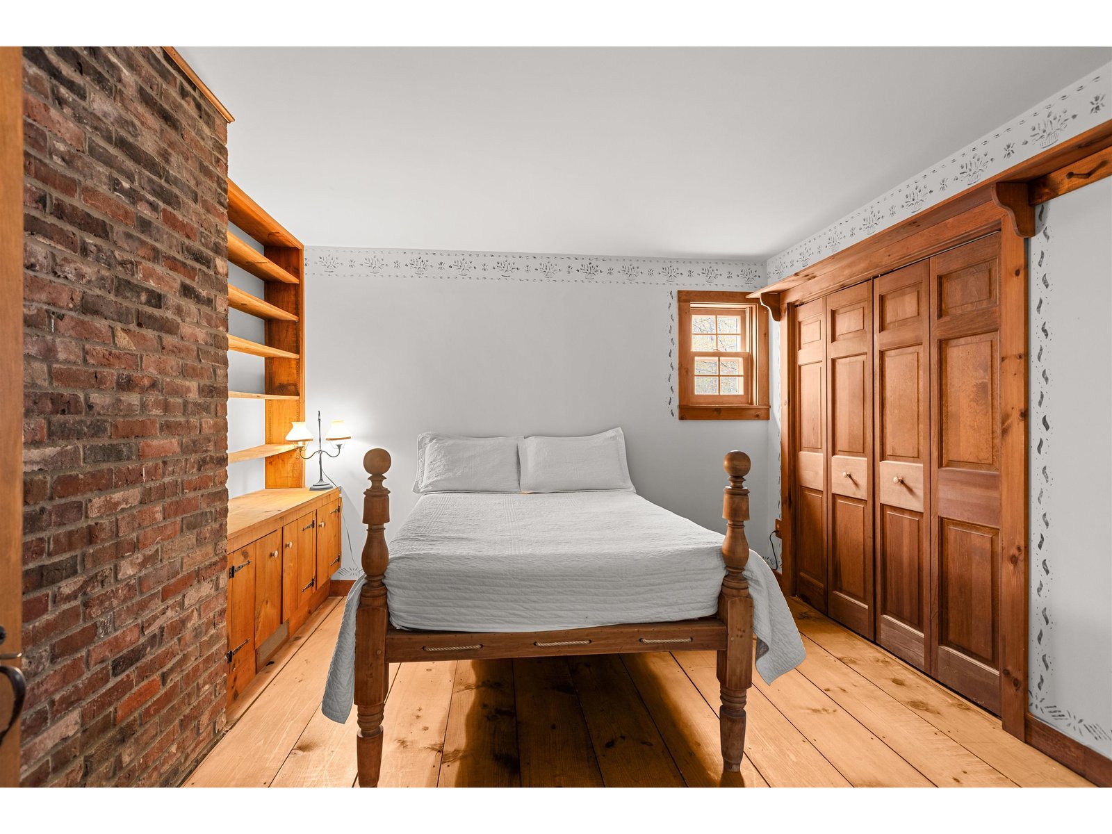 Office space or guest room