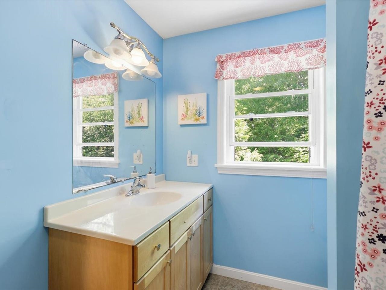 Full bath on 2nd floor