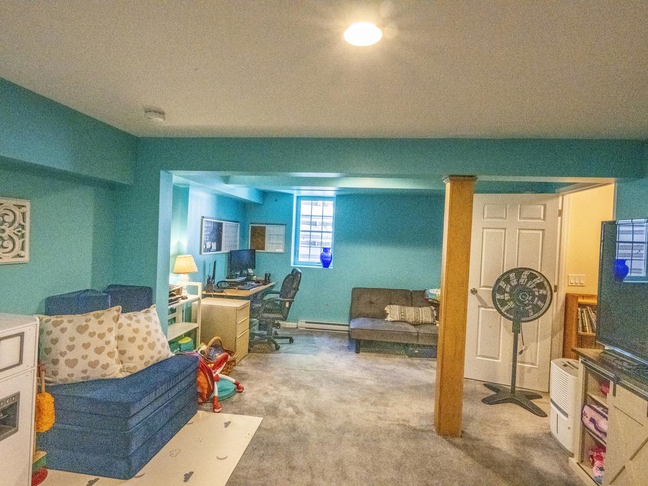 Rec room w/egress window