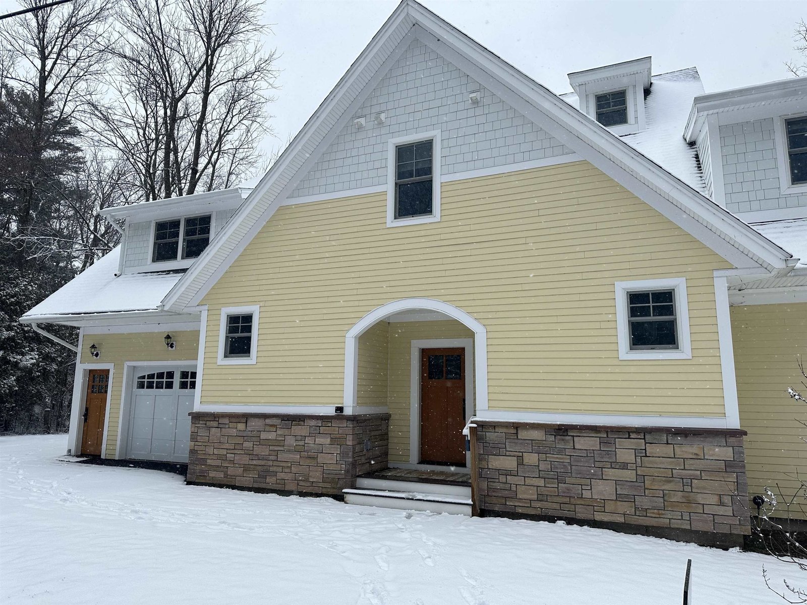 451 Appletree Point Road, Burlington 451 Appletree Point Road, Burlington