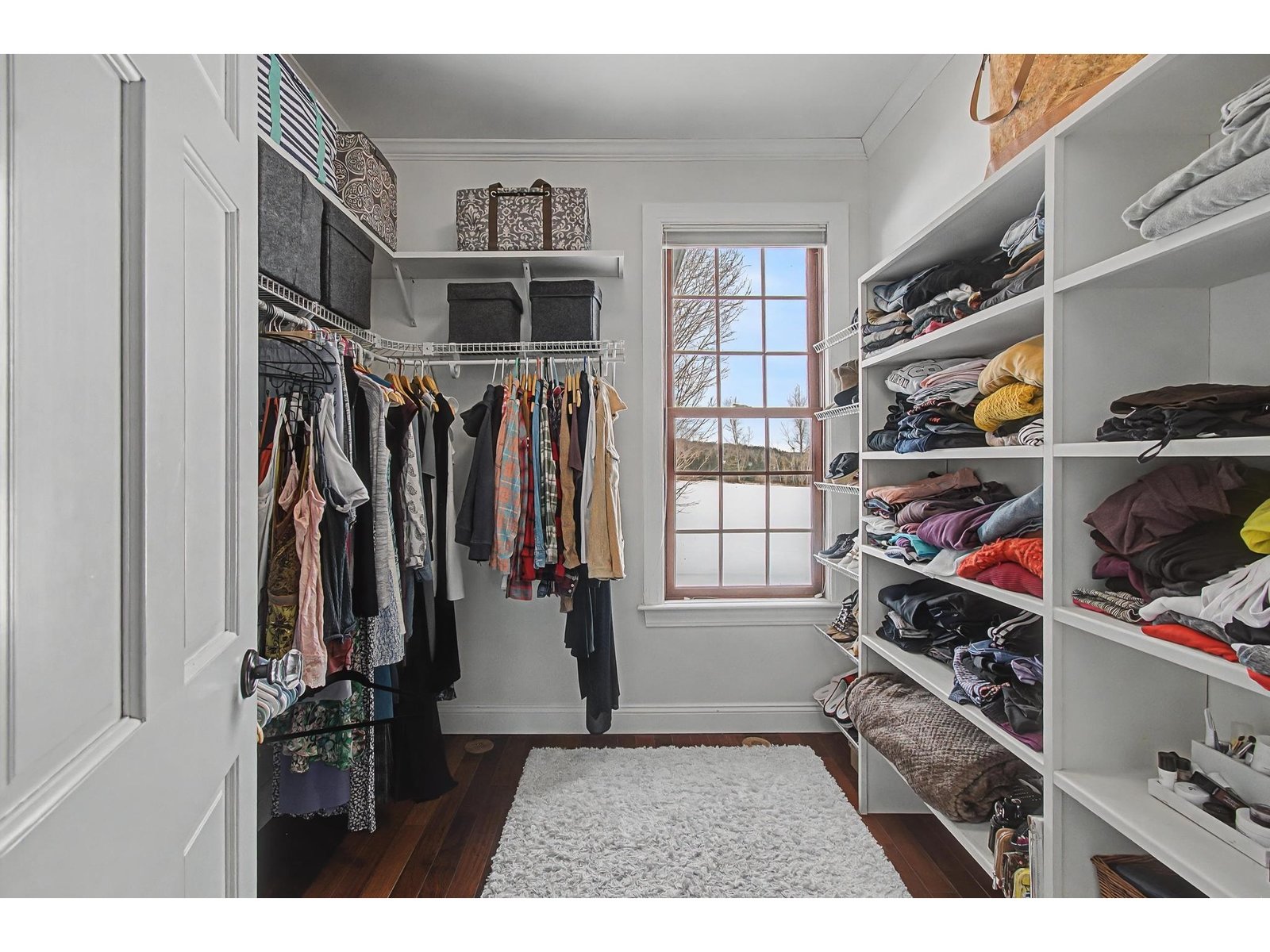 Walk-in Closet