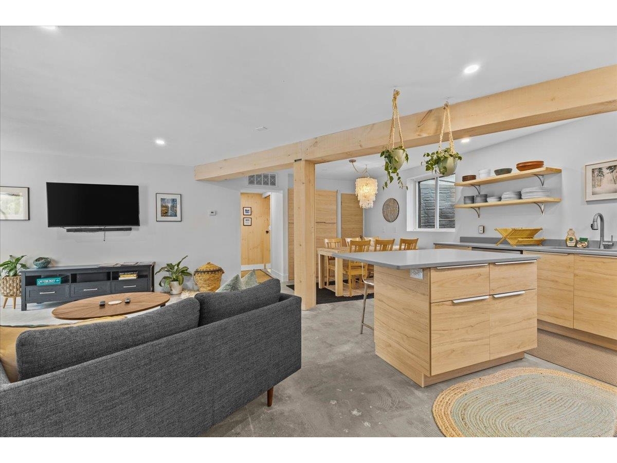 454 Mountain Road, Unit 8