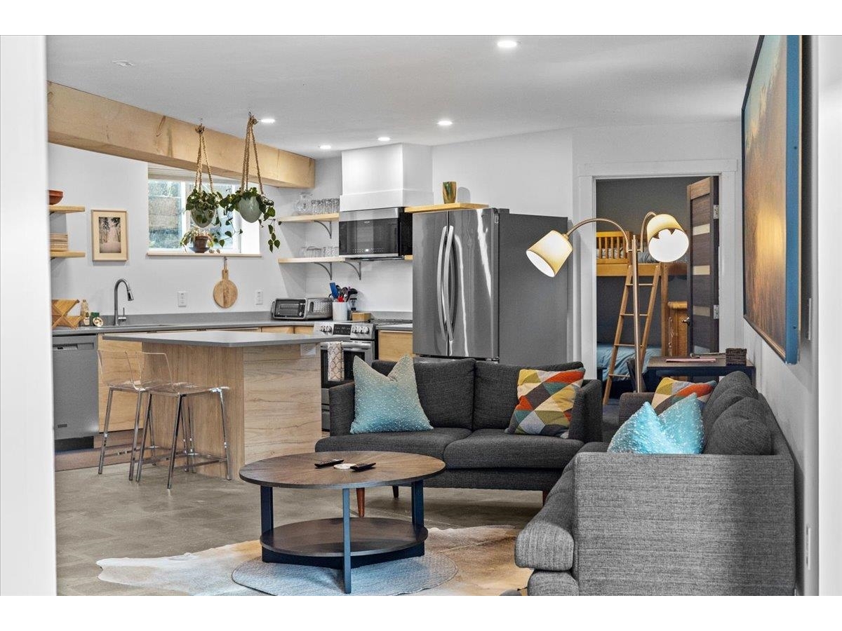 454 Mountain Road, Unit 8