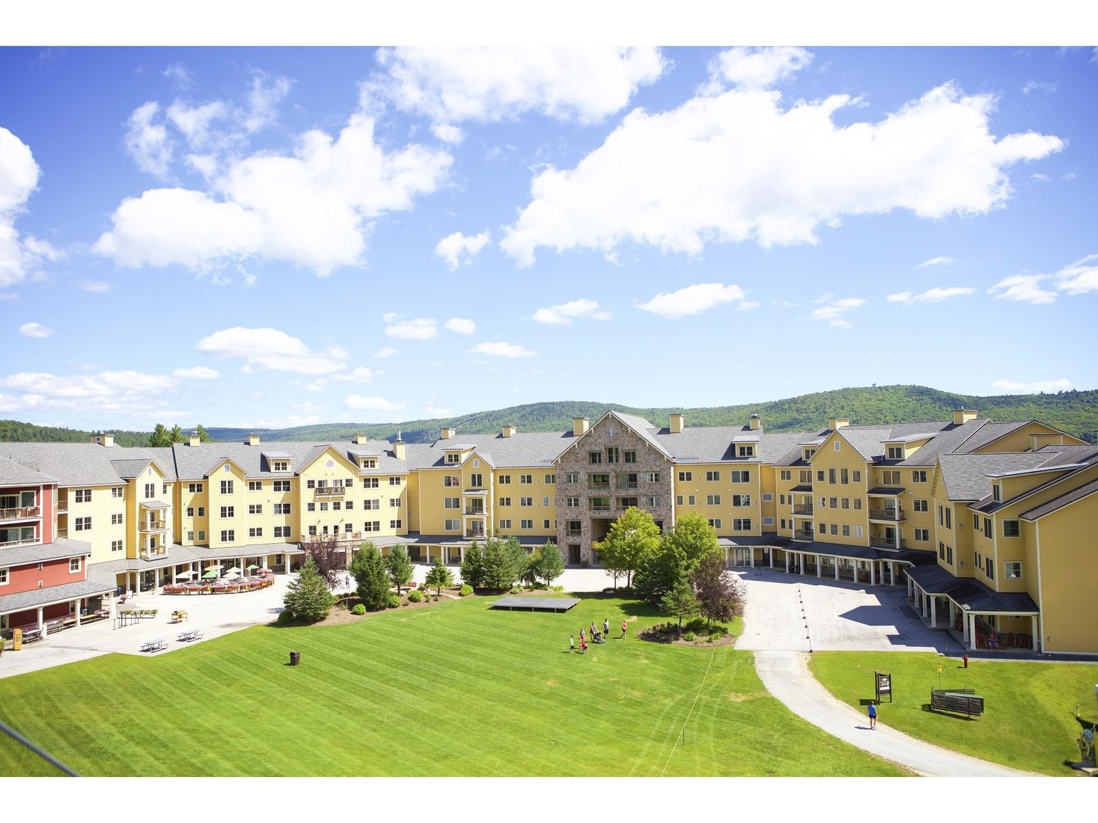 456 QIV Jackson Gore Inn, Ludlow