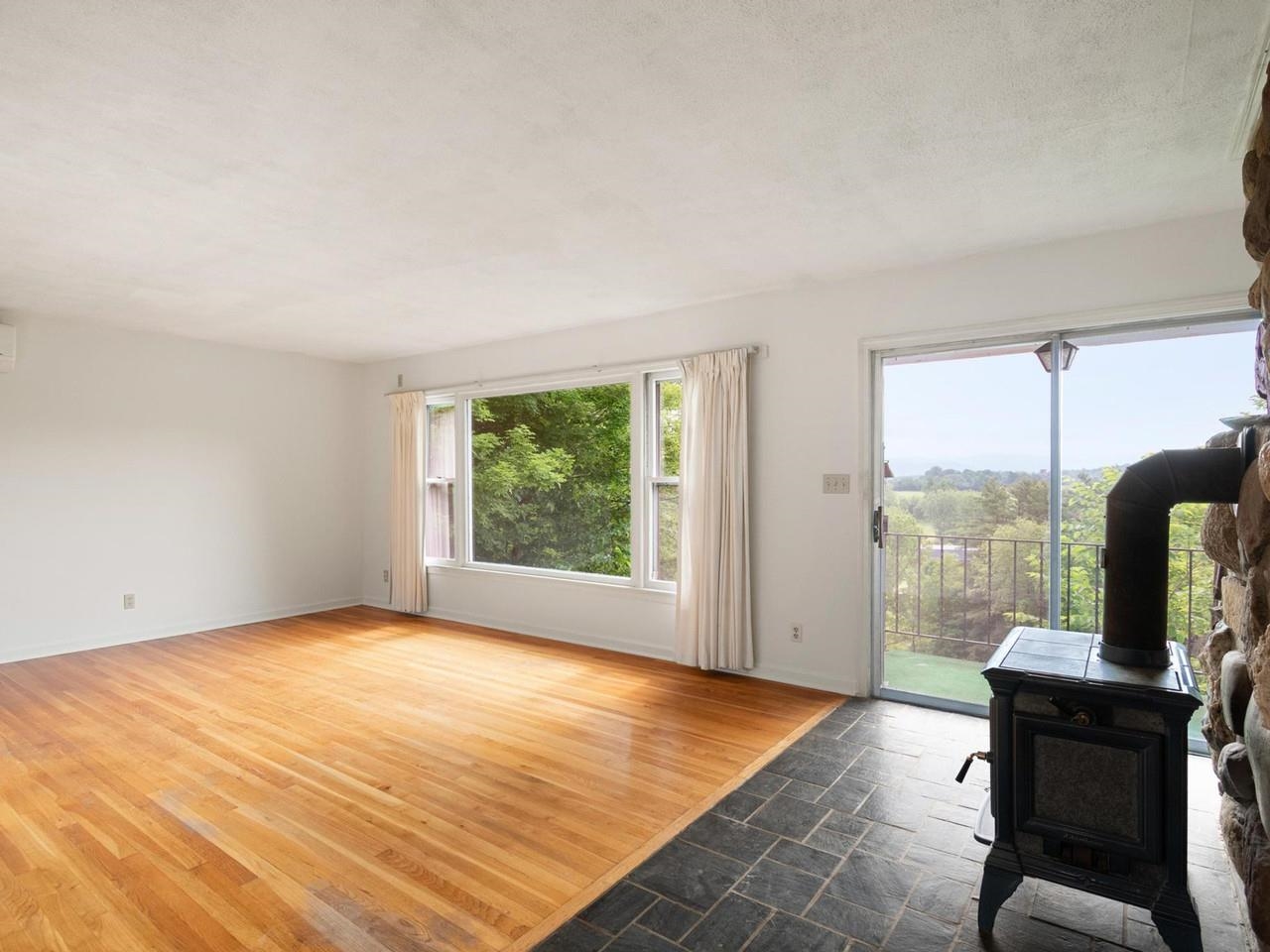 Spacious LR w/hardwood floors