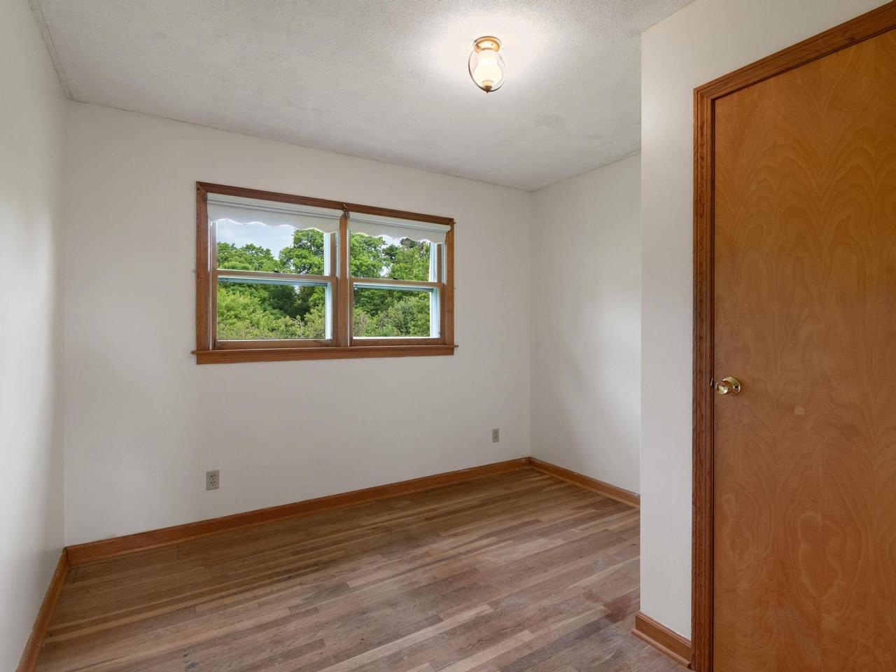 4th BR overlooks large yard