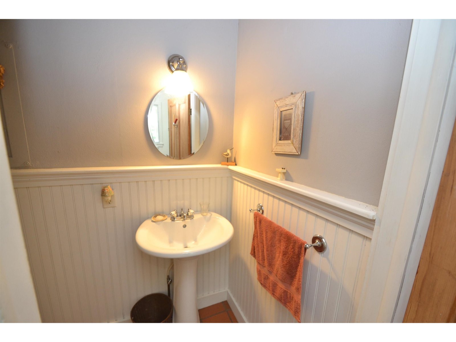 Main house bathroom 1